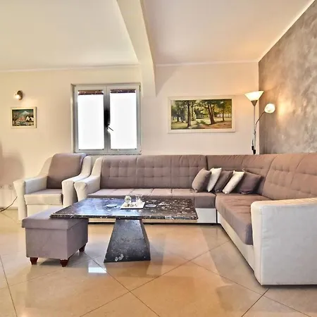 Relaxing House With Spacious Garden *