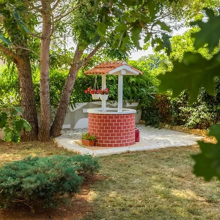Relaxing House With Spacious Garden メドゥリン