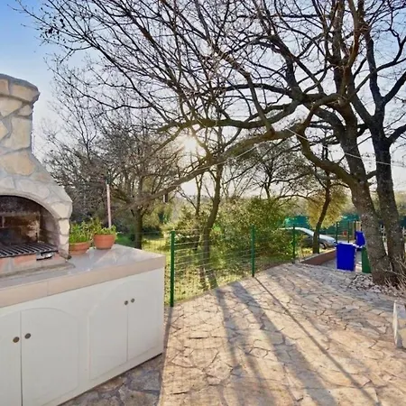 Holiday home Relaxing House With Spacious Garden Medulin