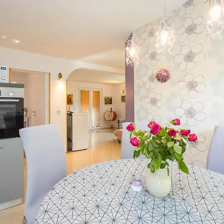 Relaxing House With Spacious Garden Holiday home Medulin