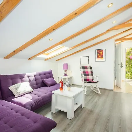 Relaxing House With Spacious Garden Holiday home Medulin